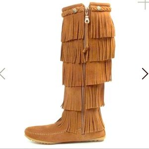 Minnetonka 5- layer fringe boot